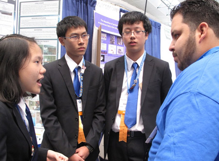 Giải Nhất ISEF 2012: Cú hích vào giới trẻ